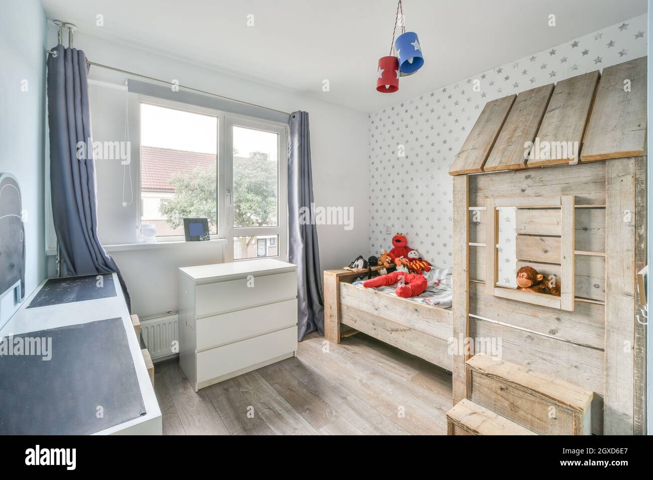 Wooden Bed And Chest Of Drawers at Lara Eve blog