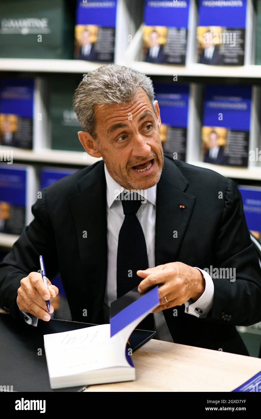 Former French president Nicolas Sarkozy signing of his book Promesses at a bookstore Lamartine in Neuilly sur Seine, France, 21 th september 2021. Stock Photo