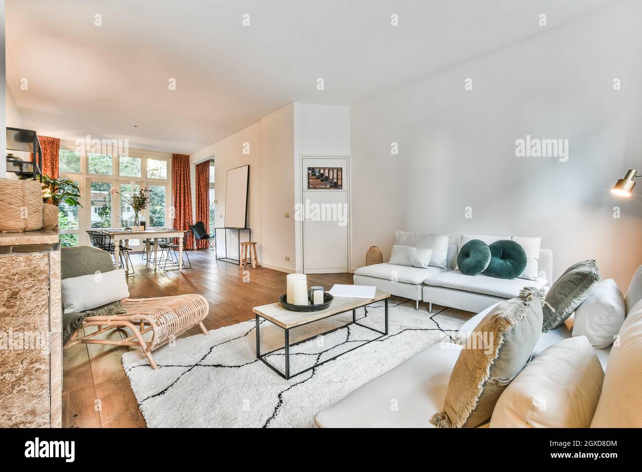 Interior spacious lounge room hi-res stock photography and images - Alamy