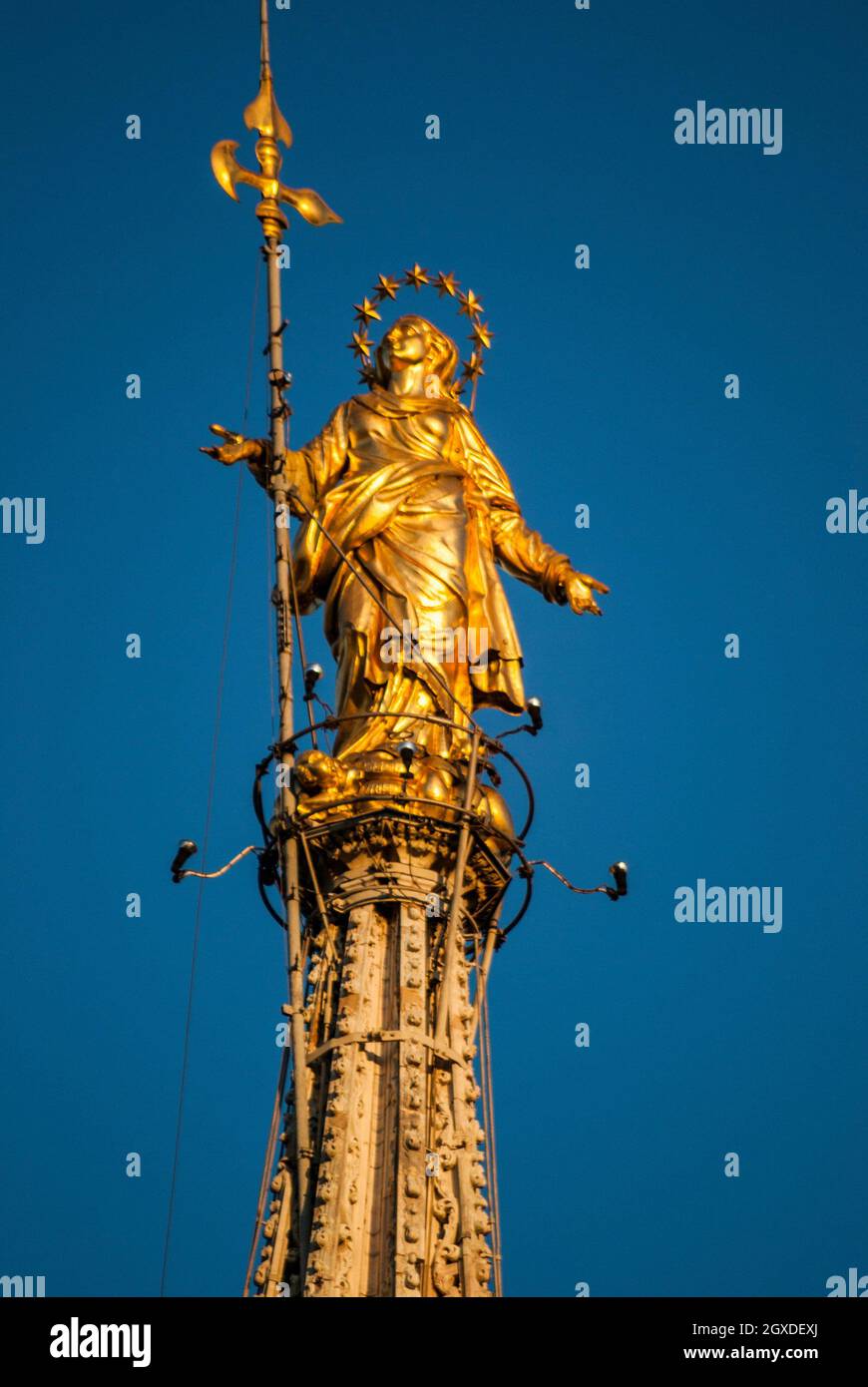 Duomo Di Milano Madonna Spire Hi res Stock Photography And Images Alamy