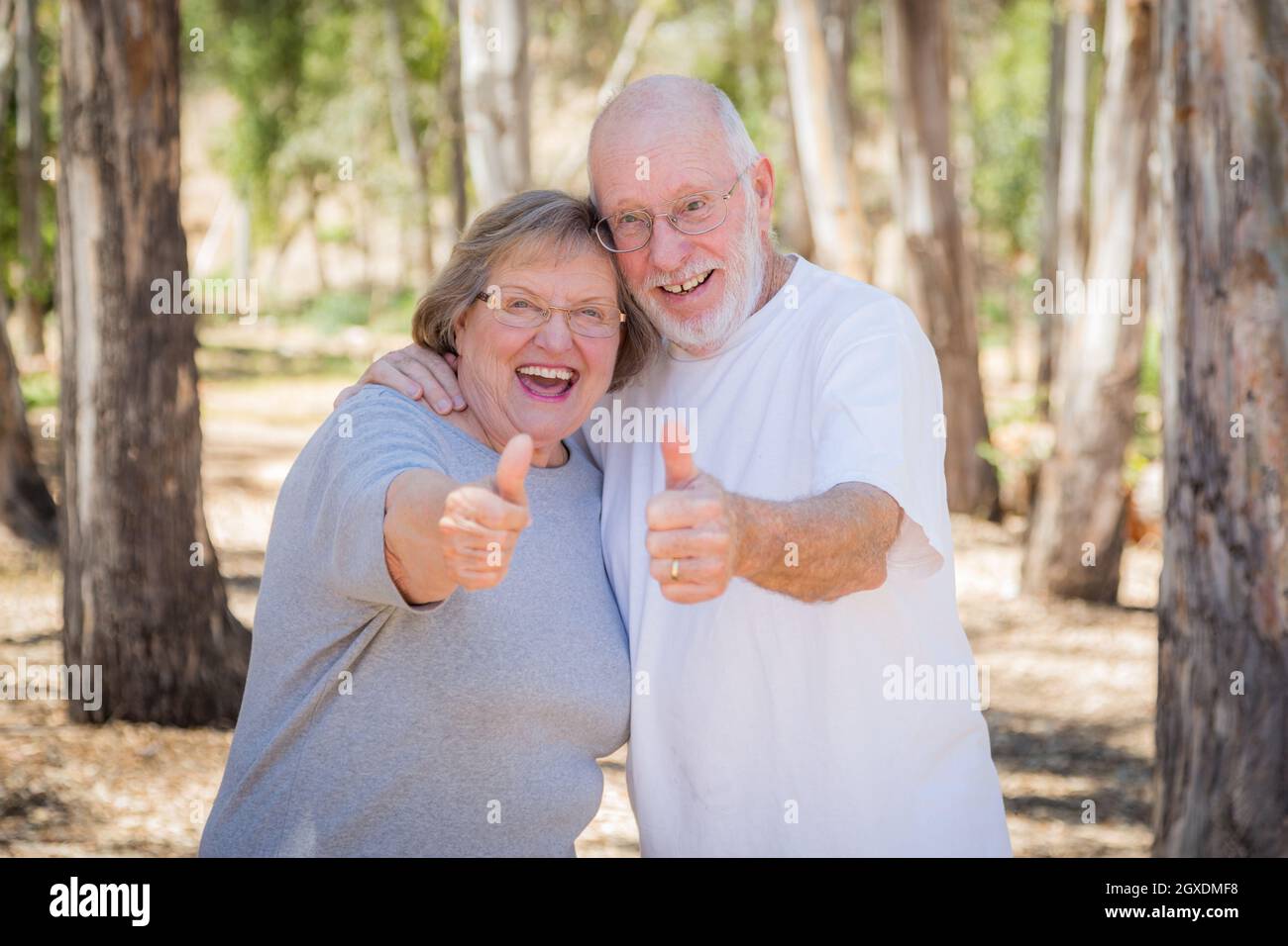 Senior couple thumbs up hi-res stock photography and images - Alamy