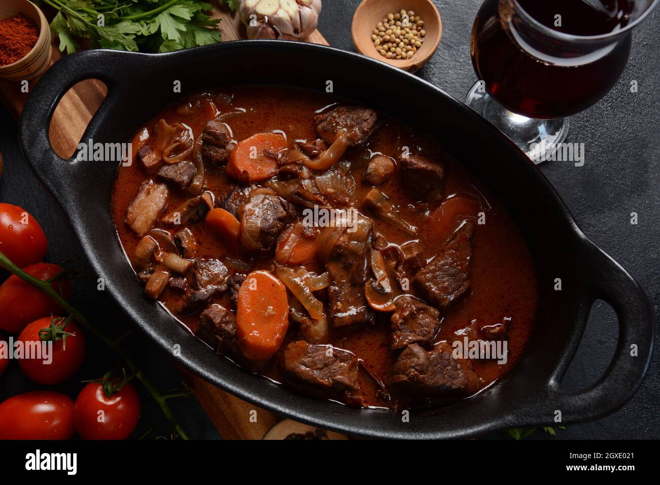 Kitchen Tabletop With Onions High Resolution Stock Photography and Images Alamy