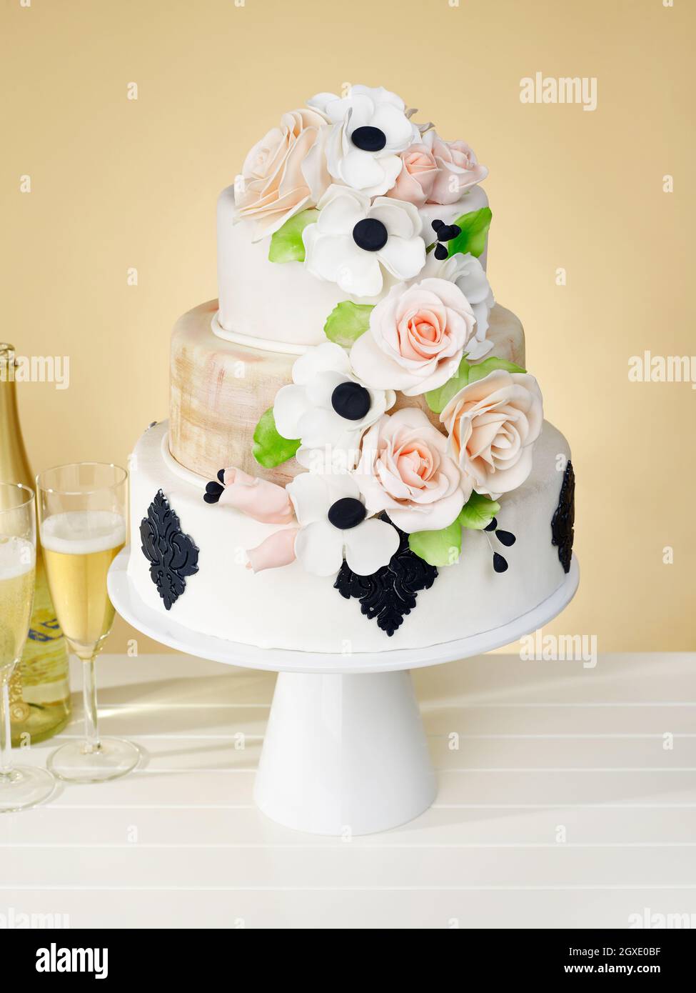 Beautiful flowers cake Stock Photo - Alamy