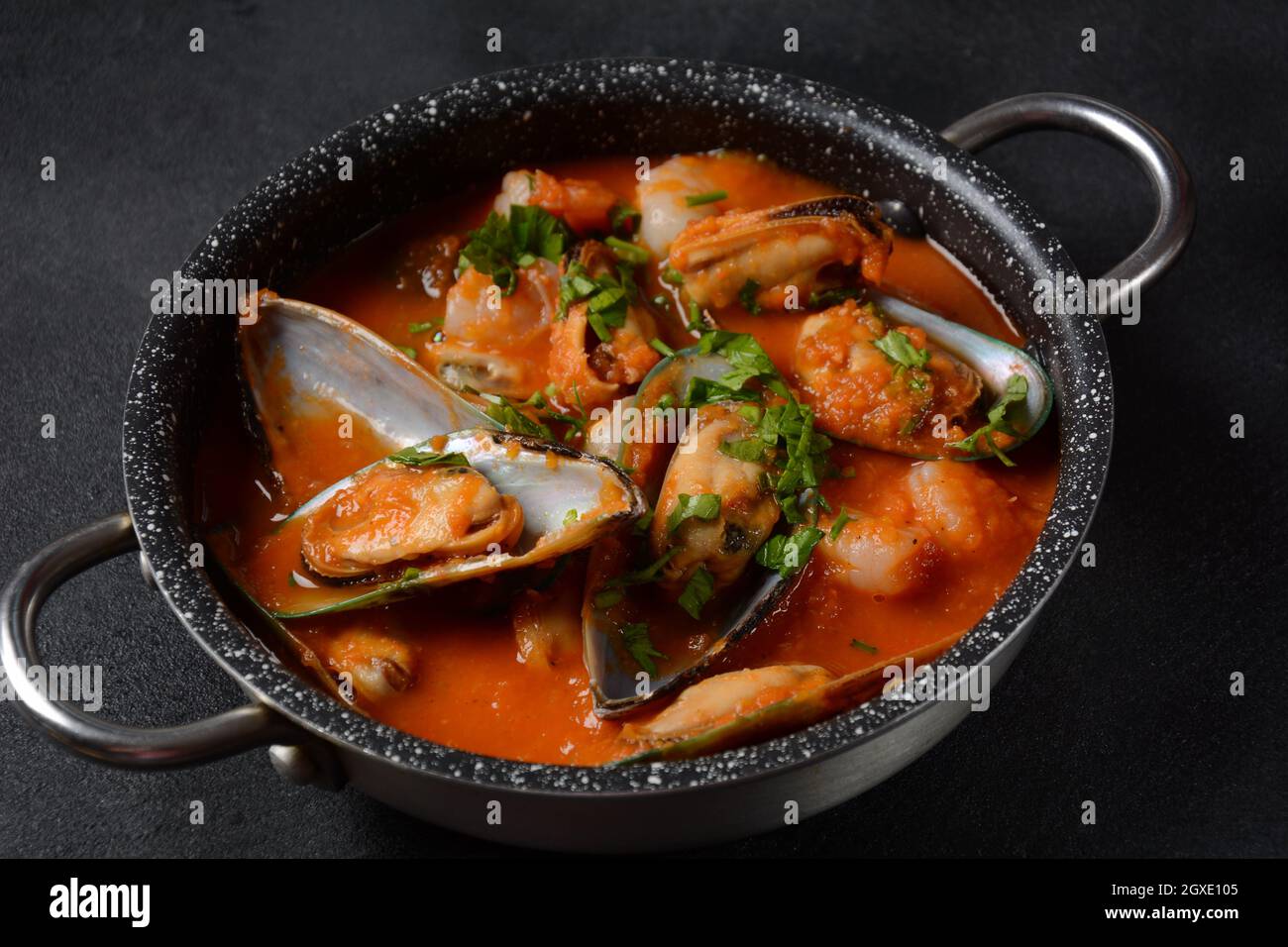 French seafood bouillabaisse soup/fish stew Stock Photo Alamy