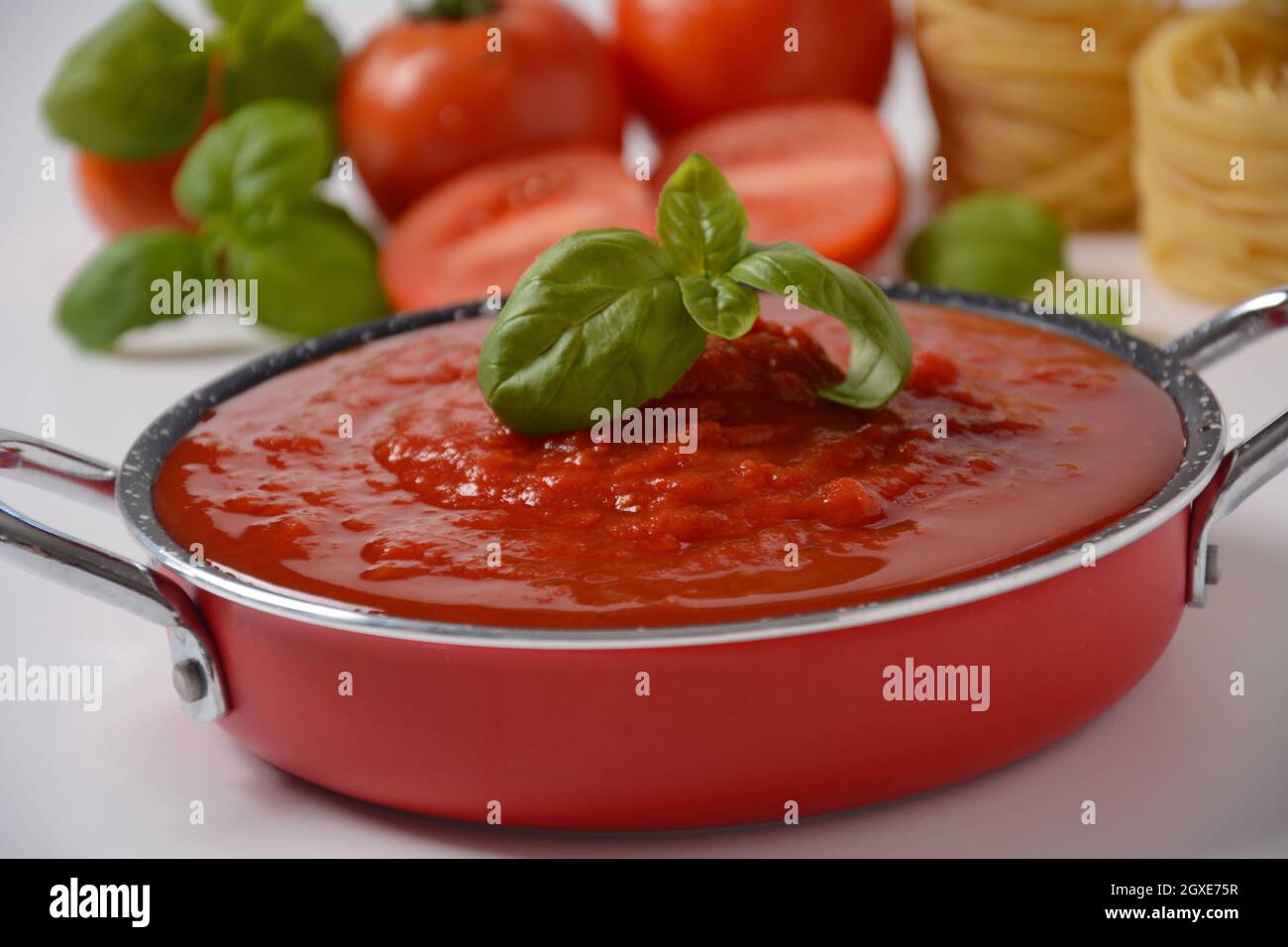 Italian tomato sauce with basil, onion and garlic Stock Photo Alamy