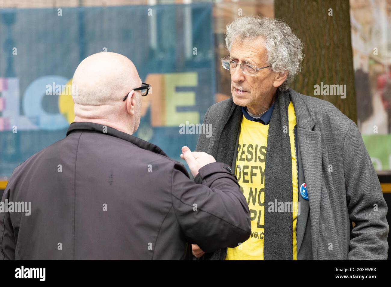 5th October 2021, Manchester, UK. Piers Corbyn with anti vax posters outside the Midland Hotel in St Peters Square Manchester. Conservative Pary Conference 2021 is being hosted in adjoining Manchester Central convention centre from 3rd to 6th of October. Picture garyroberts/worldwidefeatures.com Credit: GARY ROBERTS/Alamy Live News Stock Photo