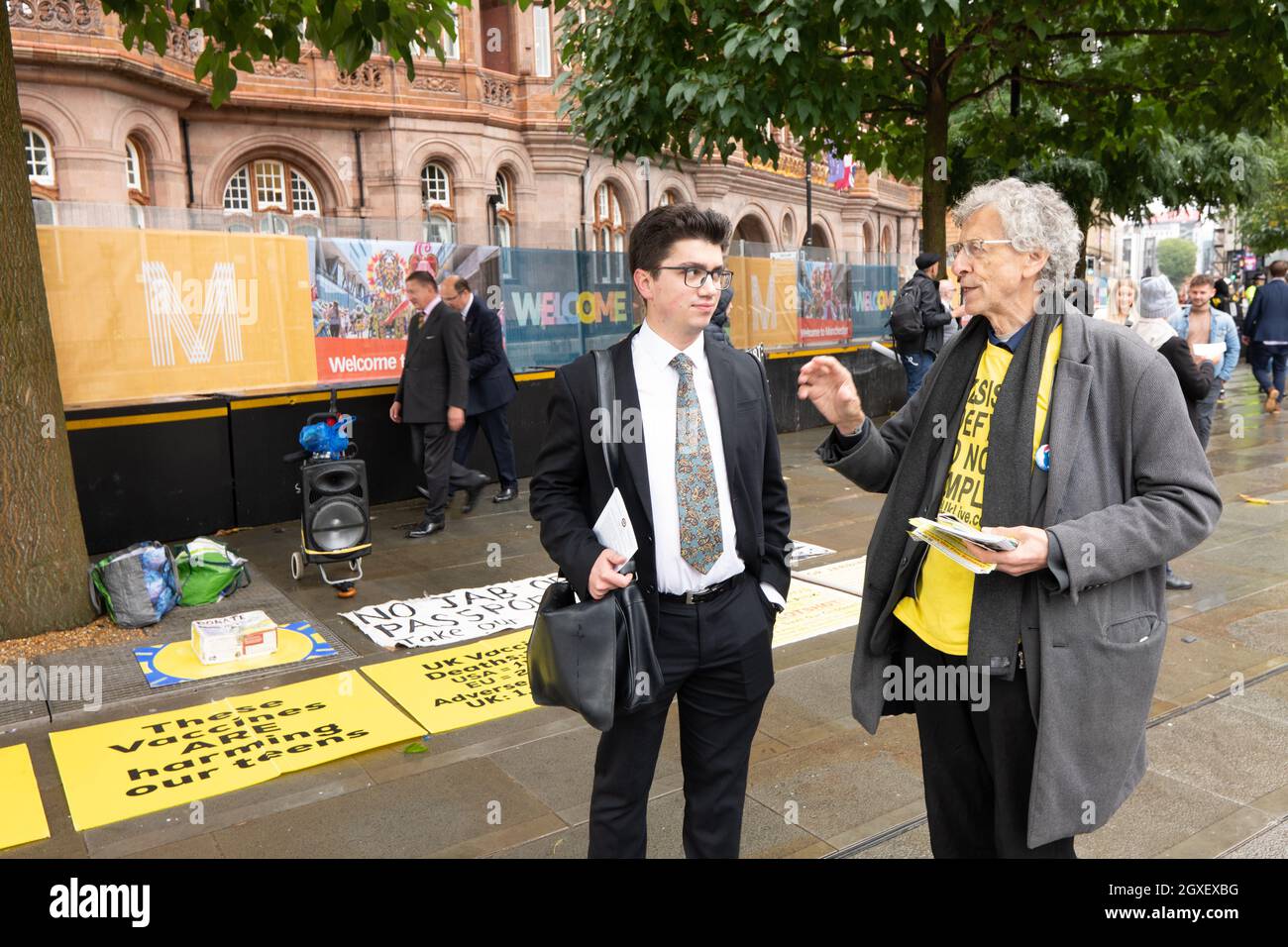 5th October 2021, Manchester, UK. Piers Corbyn with anti vax posters outside the Midland Hotel in St Peters Square Manchester. Conservative Pary Conference 2021 is being hosted in adjoining Manchester Central convention centre from 3rd to 6th of October. Picture garyroberts/worldwidefeatures.com Credit: GARY ROBERTS/Alamy Live News Stock Photo
