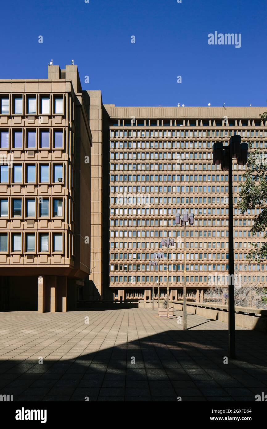 Admin block on the North side with the main building behind it. Johannesburg Civic Centre, Johannesburg, South Africa. Architect: Associated Architect Stock Photo