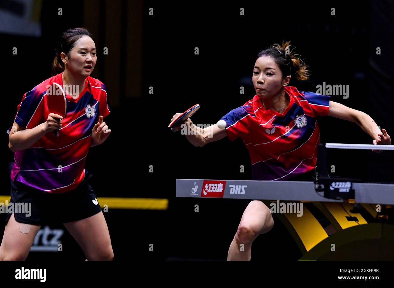 Doha, Qatar. 5th Oct, 2021. Liu Hsing-Yin (R) and Cheng Hsien-Tzu of ...