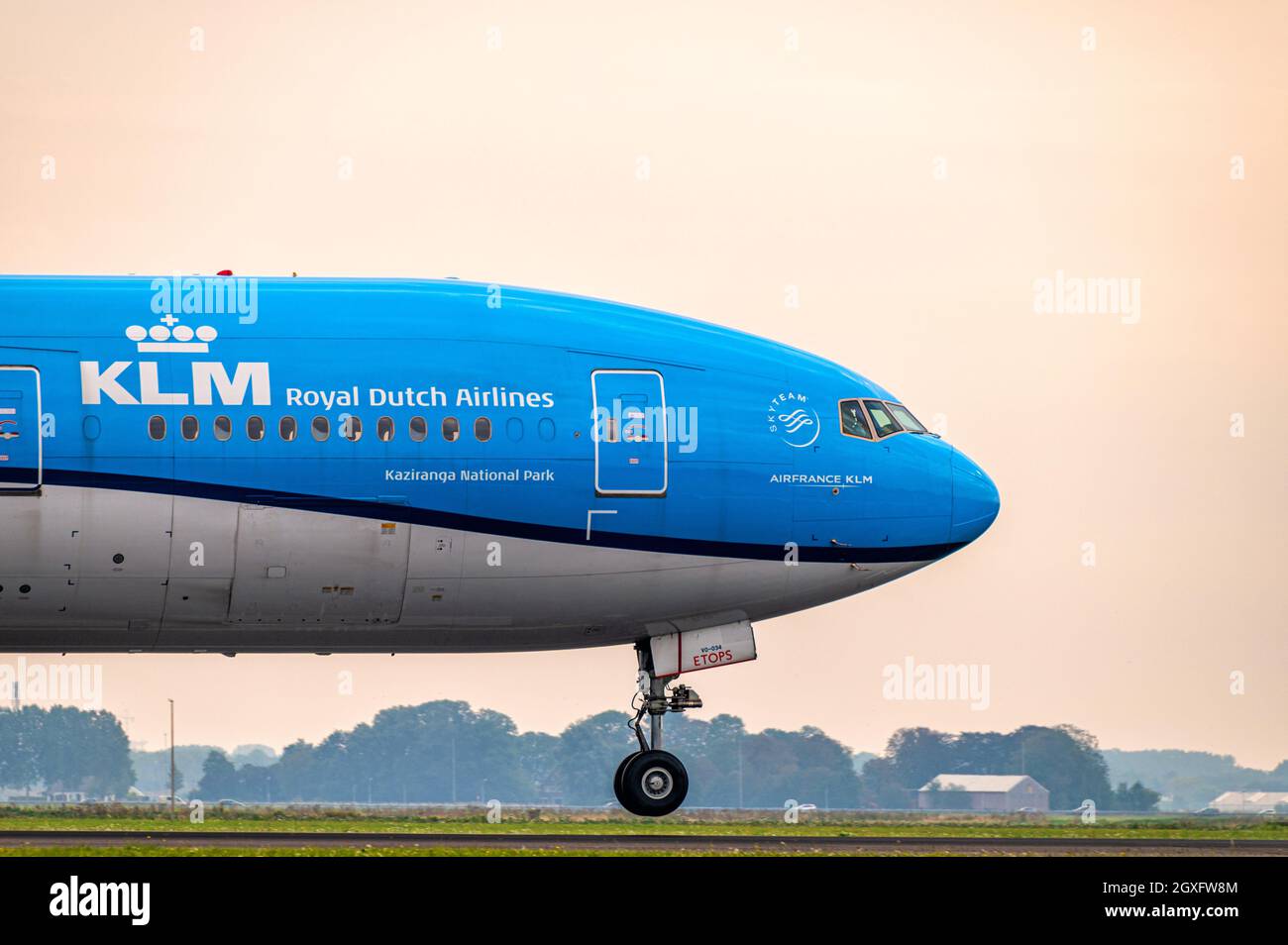 KLM Boeing 777 cockpit and landing gear Stock Photo
