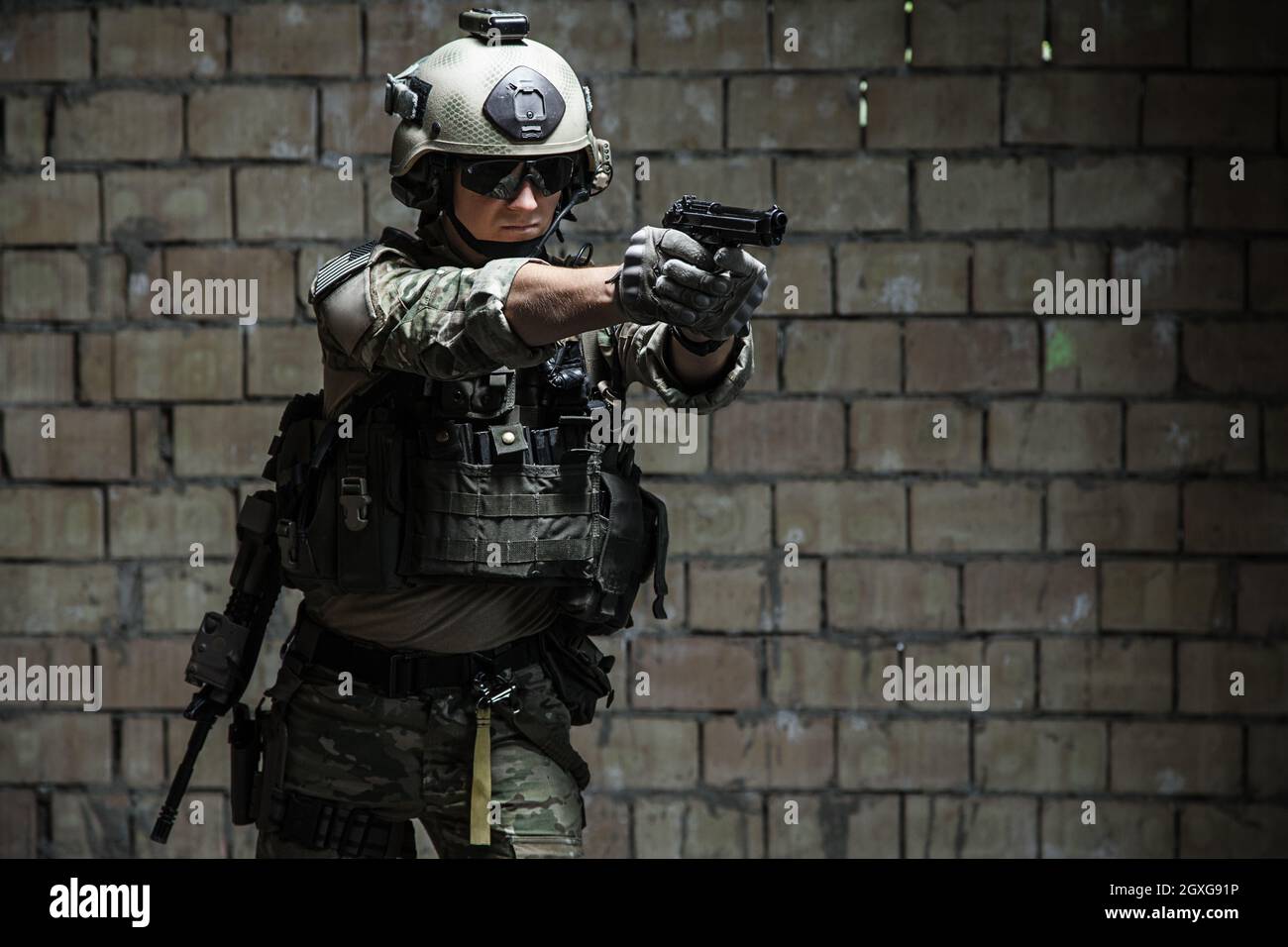 Shooting stance hi-res stock photography and images - Alamy