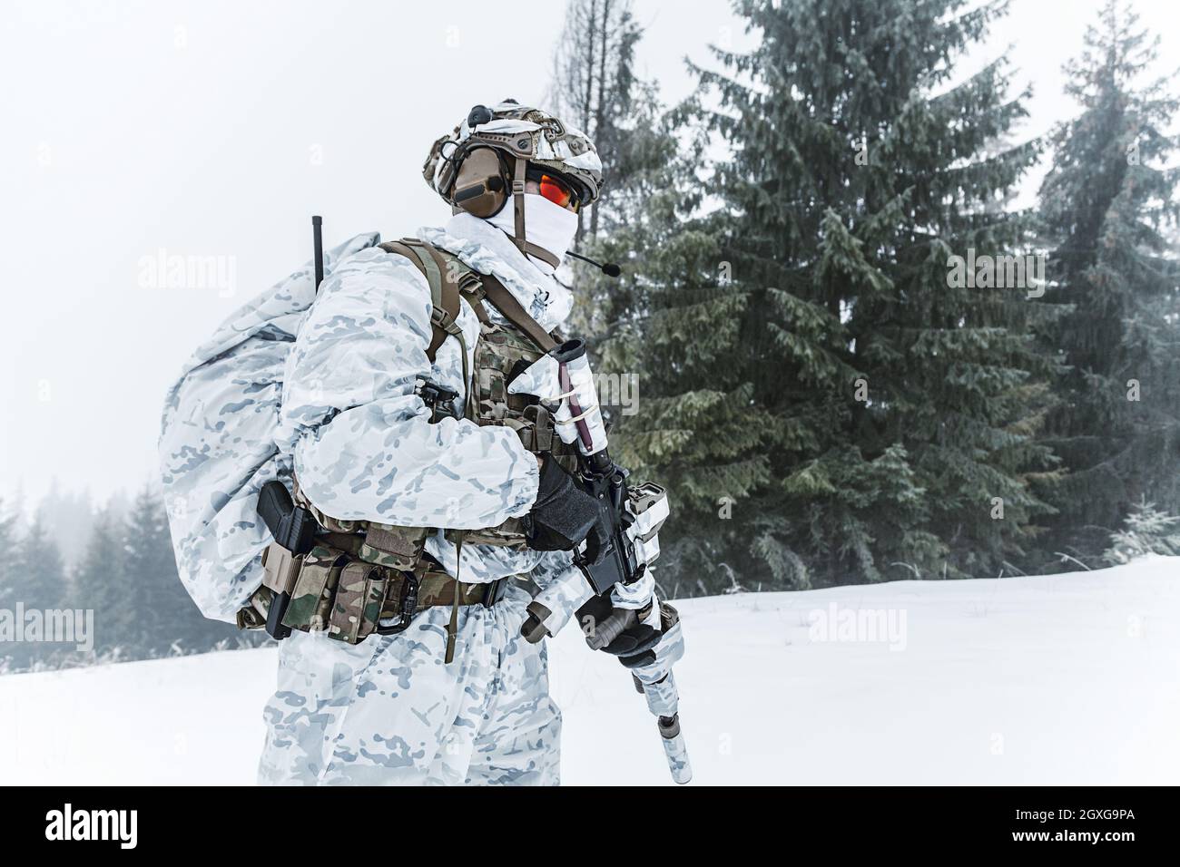 Army camouflage snow hi-res stock photography and images - Page 14 