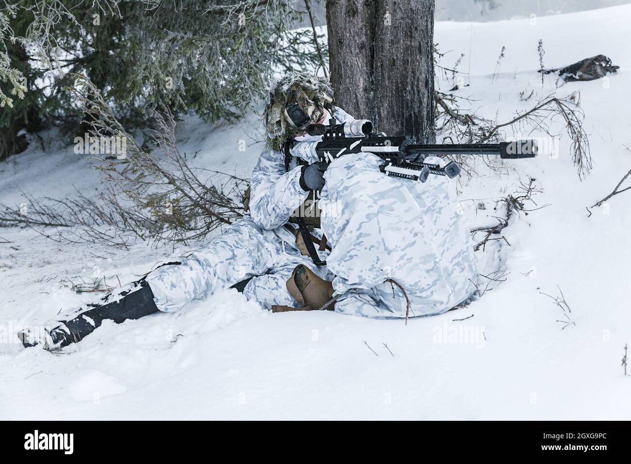 Camouflage sniper snow hi-res stock photography and images - Alamy