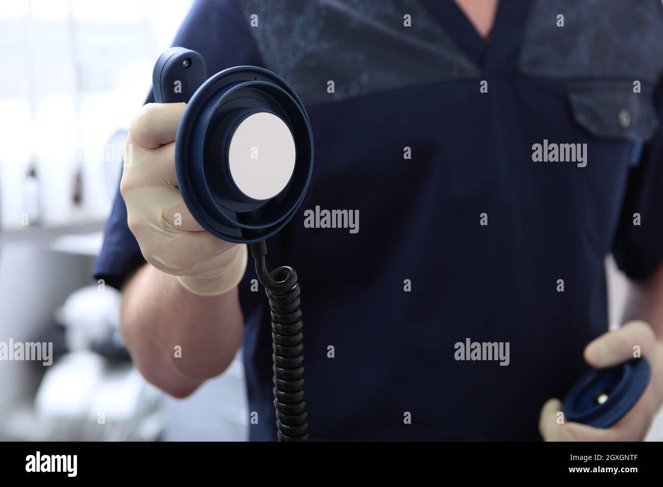 Electrodes for defibrillation in the hands of a resuscitator