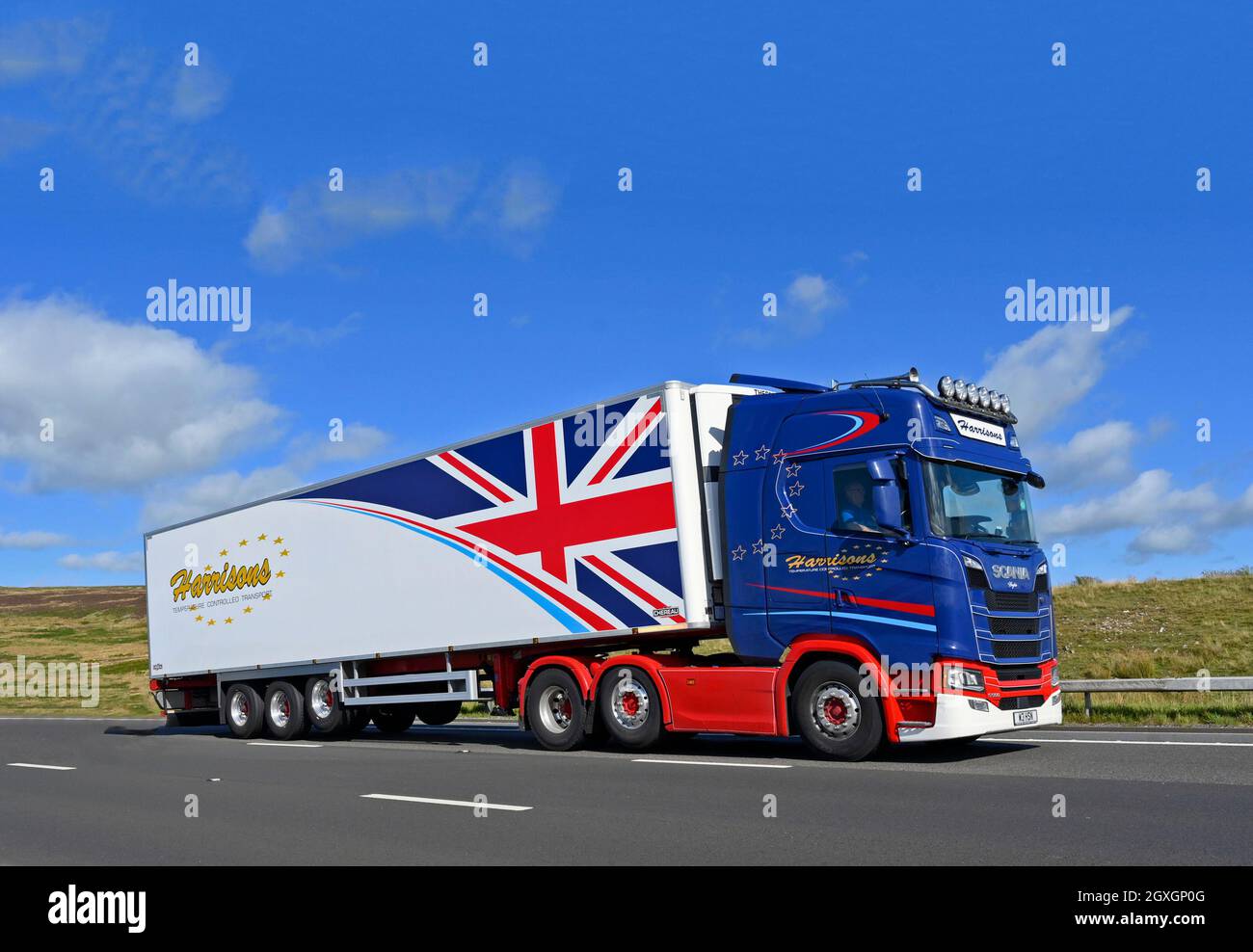 HGV. Harrisons Temperature Controlled Transport. M6 Motorway, Southbound. Shap, Cumbria, England, United Kingdom, Europe. Stock Photo