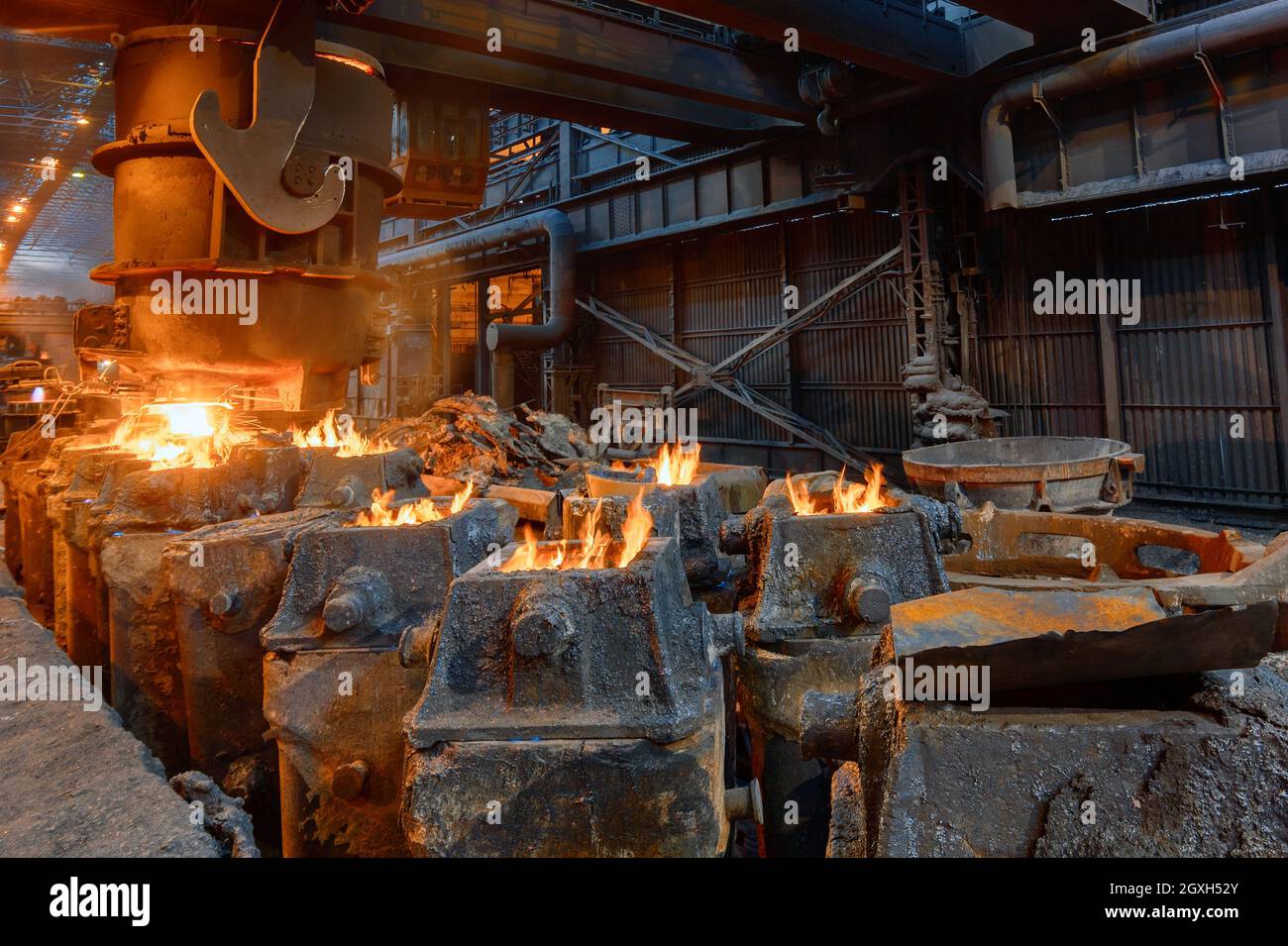 The process of filling liquid metal into steel molds Stock Photo Alamy