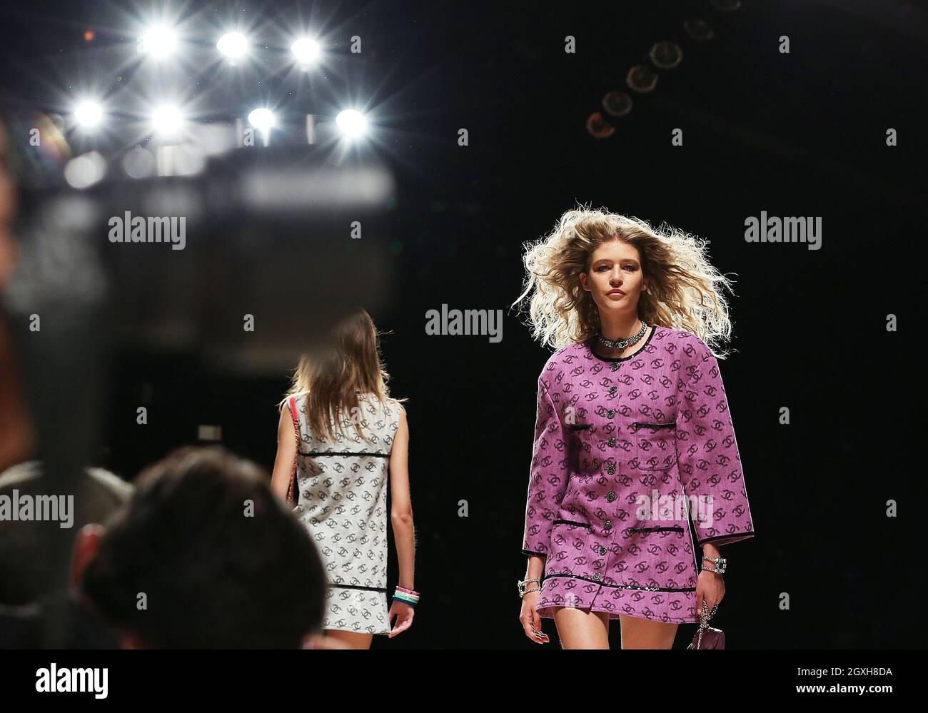 Paris, France. 5th Oct, 2021. Models present creations from the Spring/ Summer 2022 Ready to Wear collection for Chanel during the Paris Fashion  Week, in Paris, France, Oct. 5, 2021. Credit: Gao Jing/Xinhua/Alamy