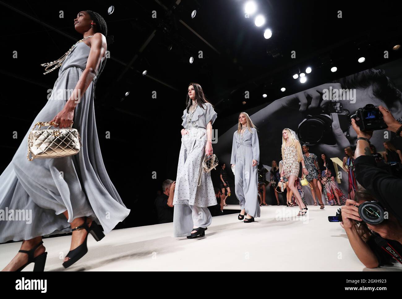 Paris, France. 5th Oct, 2021. Models present creations from the Spring/Summer  2022 Ready to Wear collection for Chanel during the Paris Fashion Week, in  Paris, France, Oct. 5, 2021. Credit: Gao Jing/Xinhua/Alamy