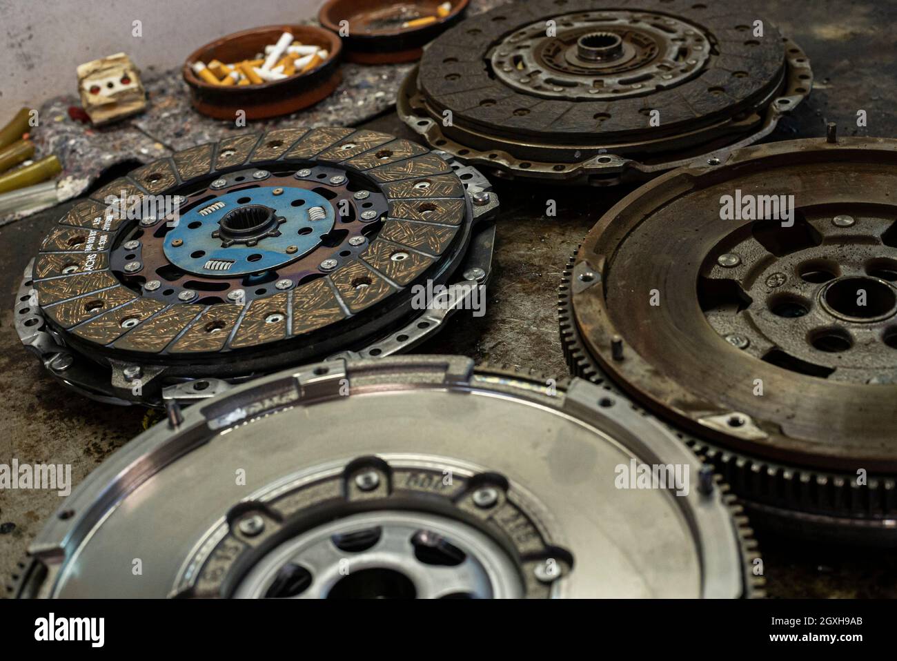 Flywheel repair car engine in hi-res stock photography and images - Alamy