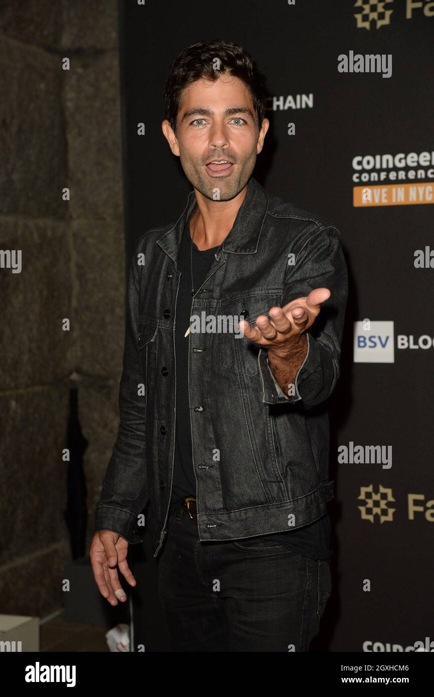 Nft auction hi-res stock photography and images - Alamy