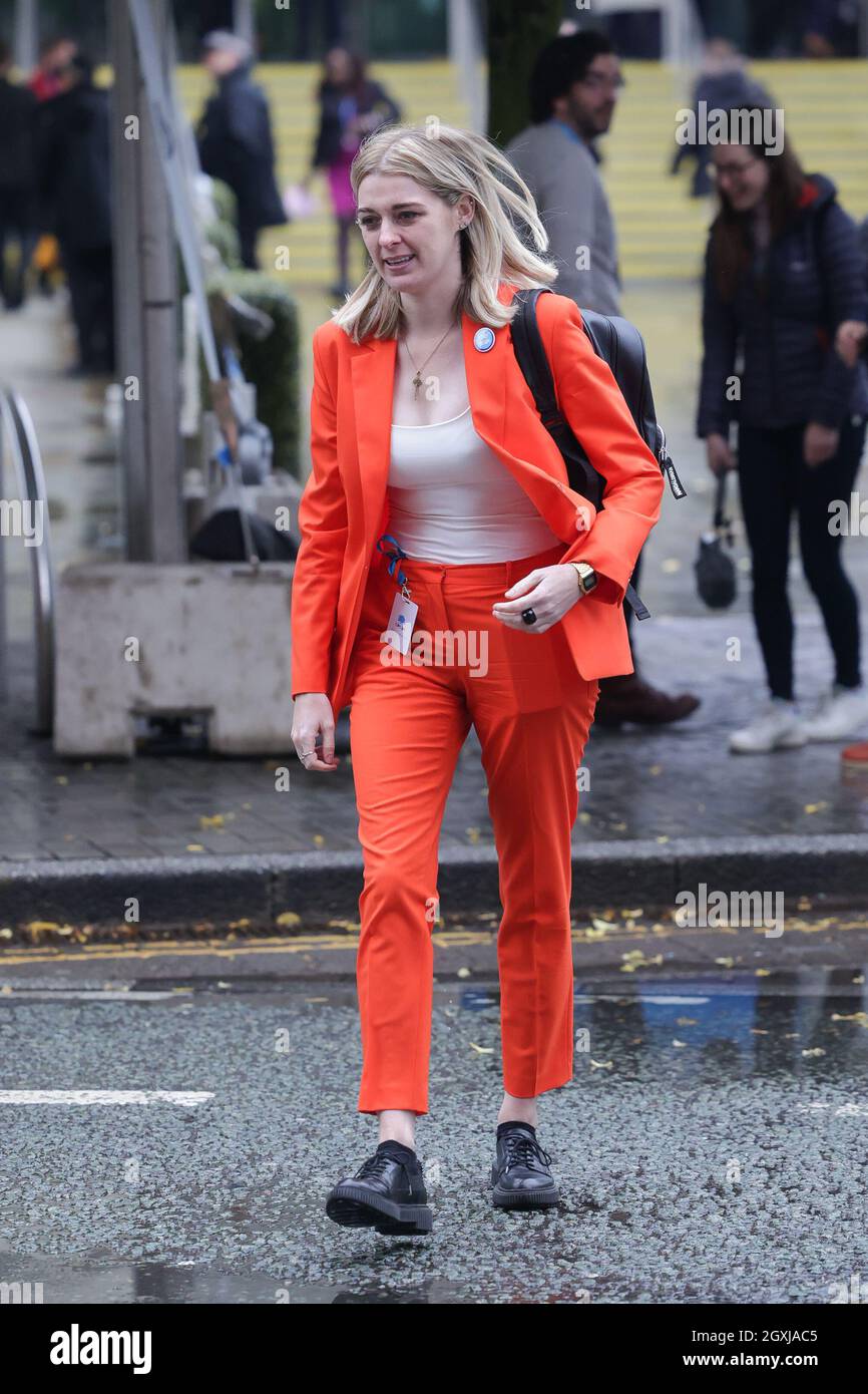 MANCHESTER, UK. OCT 5TH Dehenna Davison, MP for Bishop Auckland, wearing a Tory Scum badge on day three of the Conservative Party Conference at Manchester Central, Manchester on Tuesday 5th October 2021. (Credit: MI News) Credit: MI News & Sport /Alamy Live News Stock Photo