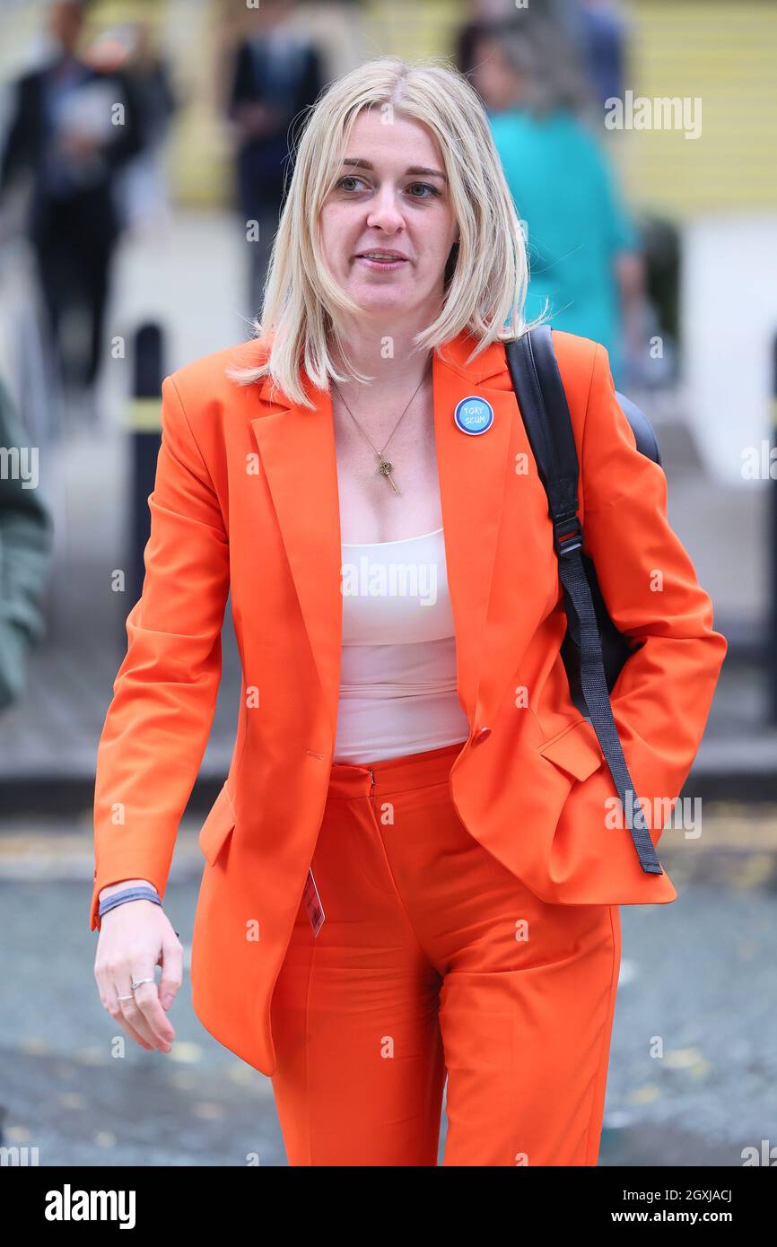 MANCHESTER, UK. OCT 5TH Dehenna Davison, MP for Bishop Auckland, wearing a Tory Scum badge on day three of the Conservative Party Conference at Manchester Central, Manchester on Tuesday 5th October 2021. (Credit: MI News) Credit: MI News & Sport /Alamy Live News Stock Photo