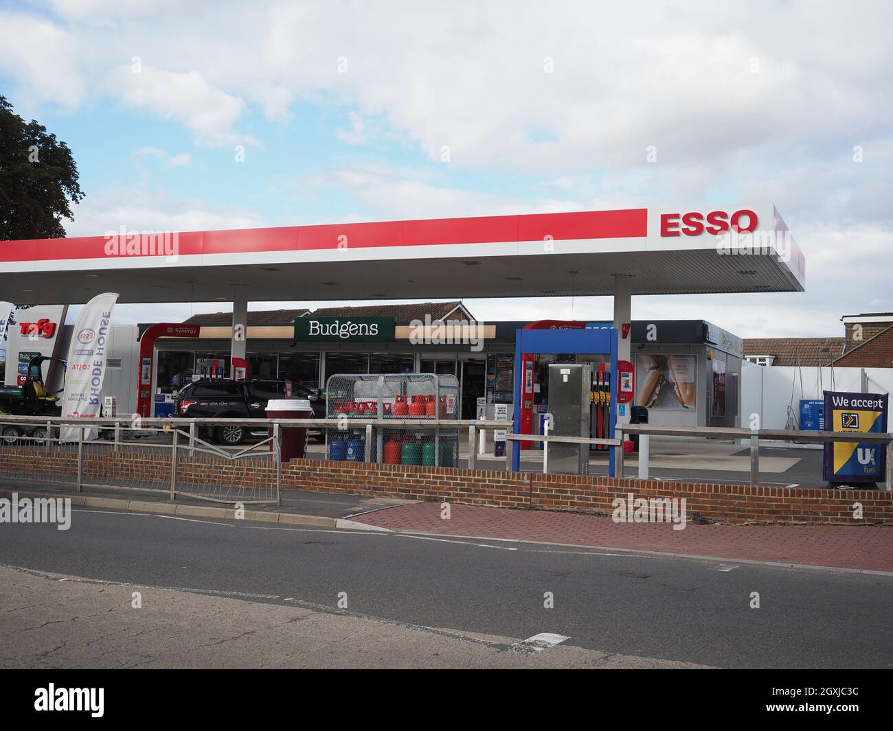 Sittingbourne, Kent, UK. 5th October, 2021. Pictures of the seven main petrol stations in Sittingbourne, Kent around the A2 covering numerous brands (Co-Op, Texaco, Esso, Shell, Morrisons, BP, Asda) - with only one petrol station out of fuel this afternoon (Shell). Credit: James Bell/Alamy Live News Stock Photo