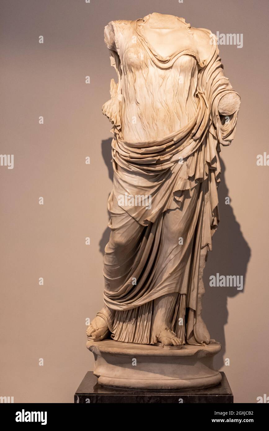 Roman sculpture headless hires stock photography and images Alamy
