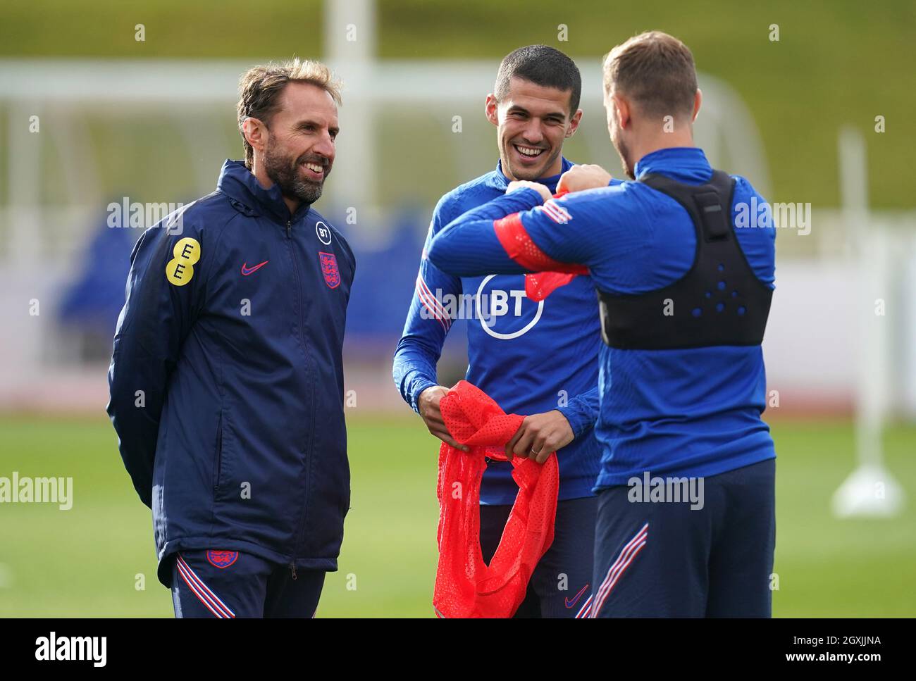 England manager Gareth Southgate (left) with Conor Coady (centre) and Jordan  Henderson during a training session at St George's Park, Burton upon Trent.  Picture date: Tuesday October 5, 2021 Stock Photo - Alamy