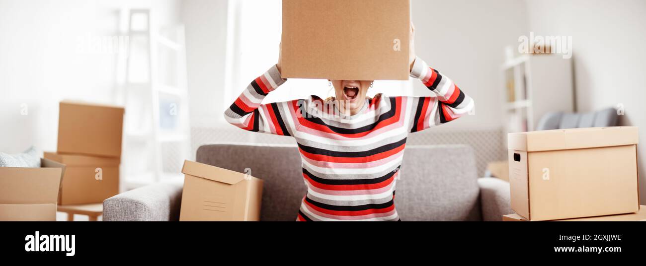 Page 5 - Cardboard Box On Head High Resolution Stock Photography and Images  - Alamy