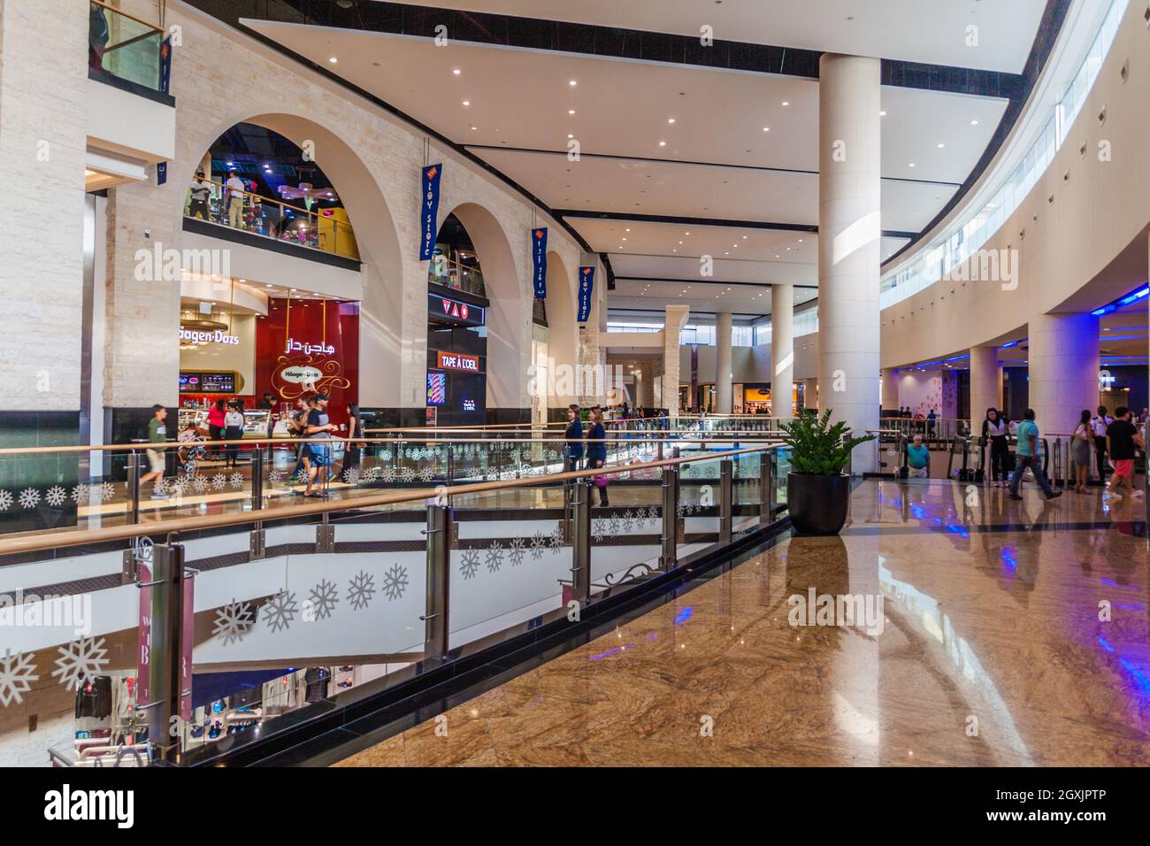 Outlet mall dubai hi-res stock photography and images - Page 4 - Alamy