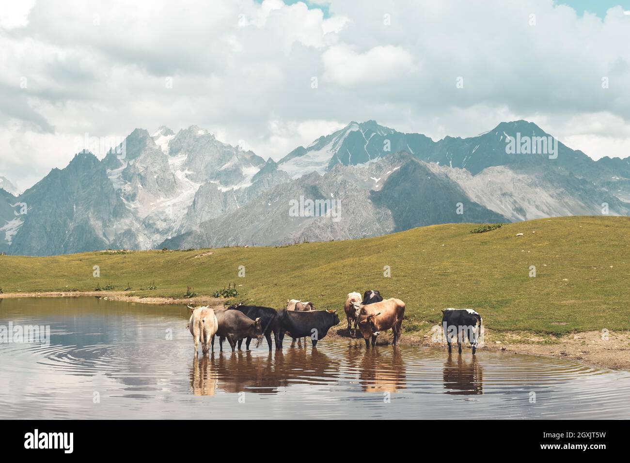 Asia lakes hi-res stock photography and images - Alamy