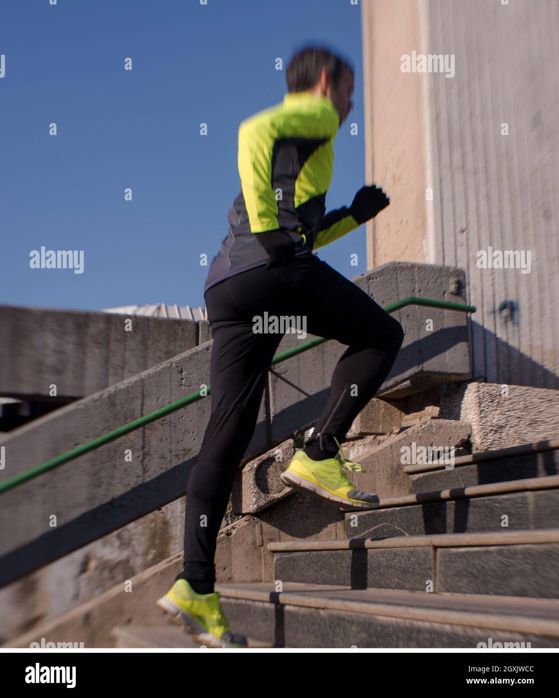 man jogging at cold autumn mornigng on steps Stock Photo Alamy