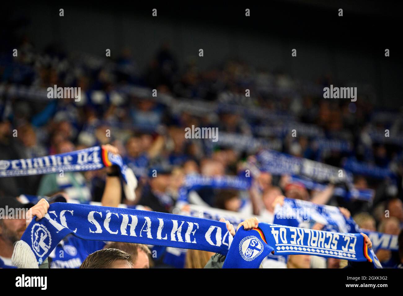Gelsenkirchen, Deutschland. 03rd Oct, 2021. Fans of GE hold fan scarves in  the air, one is on his head, scarves, fan scarf, football 2nd Bundesliga,  09th matchday, FC Schalke 04 (GE) -