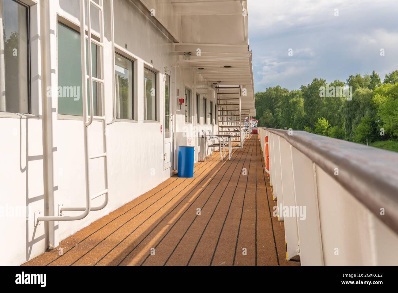 Promenade cruise ship hi-res stock photography and images - Alamy