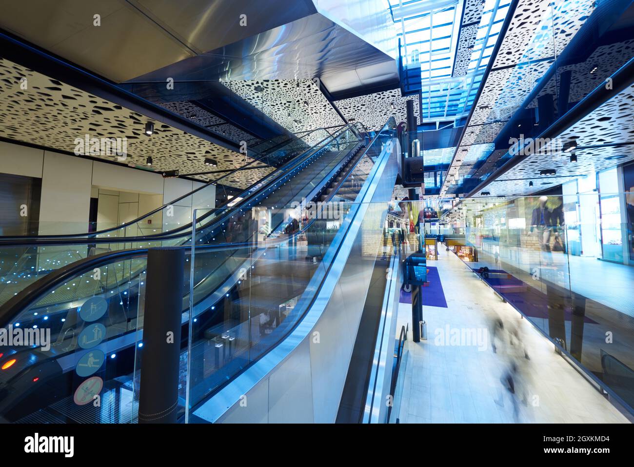 Shopping mall center escalators. Zoom blur movement Stock Photo - Alamy