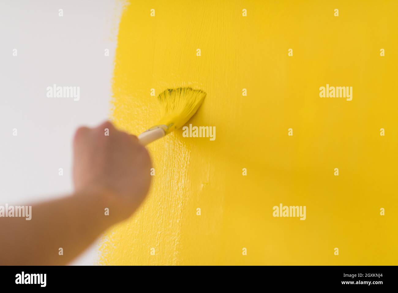 Decorator's hand painting wall with brush Stock Photo Alamy