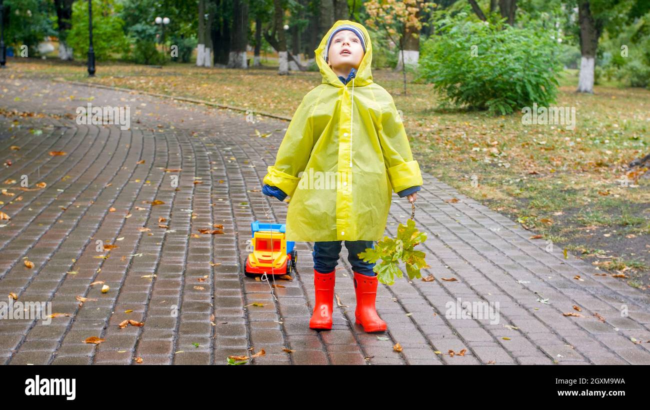 Kid raincoat top and boots