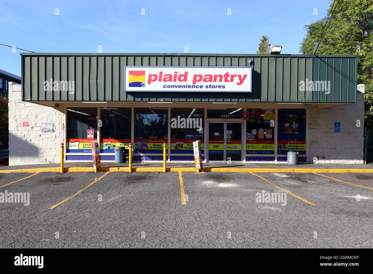 Plaid Pantry, 5007 SE Division St, Portland, Oregon. exterior storefront of a convenience store chain. Stock Photo