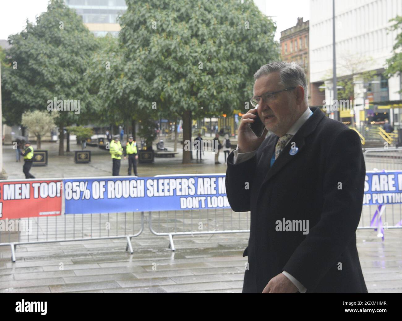 Manchester, UK, 5th October, 2021. Labour MP for Brent North, Barry Gardiner, who has been lobbying for his Stop Fire & Rehire Private Members bill in Manchester, seen outside the 2021 Conservative Party Conference in Manchester.  Barry Gardiner MP introduced a Private Member’s Bill on 16th June 2021 to outlaw Fire & Rehire in the UK, where employers fire staff and rehire them on worse pay and conditions. Credit: Terry Waller/Alamy Live News Stock Photo