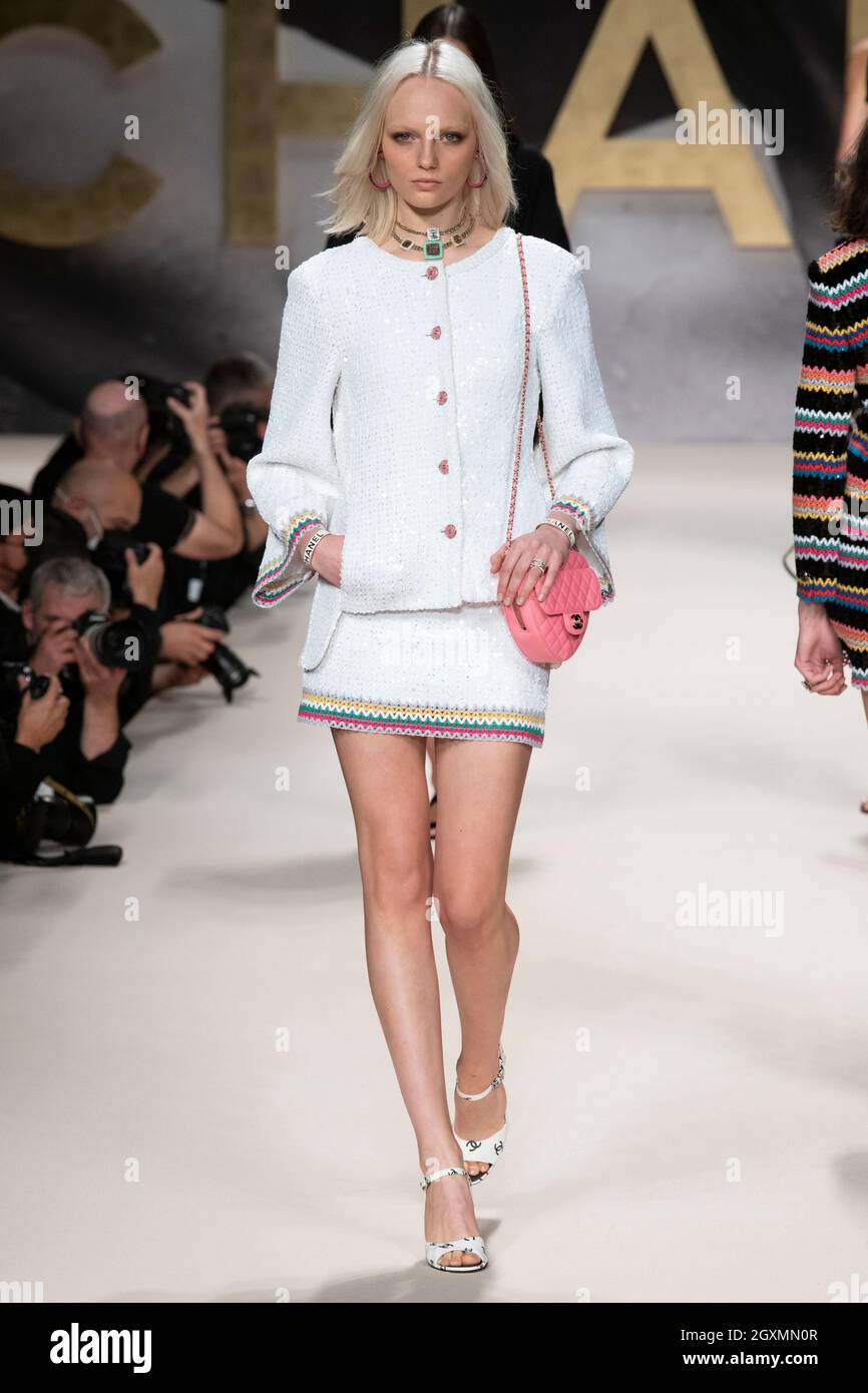 Paris, Frankreich. 05th Oct, 2021. CHANEL SS22 runway during Paris Fashion  Week - Paris, France. 05/10/2021 Credit: dpa/Alamy Live News Stock Photo -  Alamy