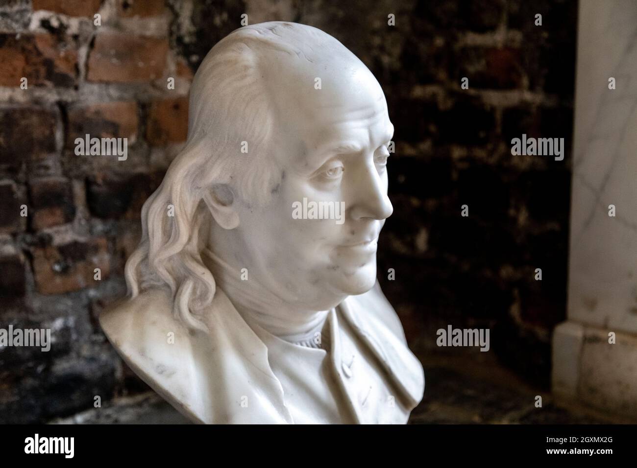 Bust of Benjamin Franklin inside Franklin’s Parlour at Benjamin Franklin House by artist Jean-Antoine Houdon, London, UK Stock Photo
