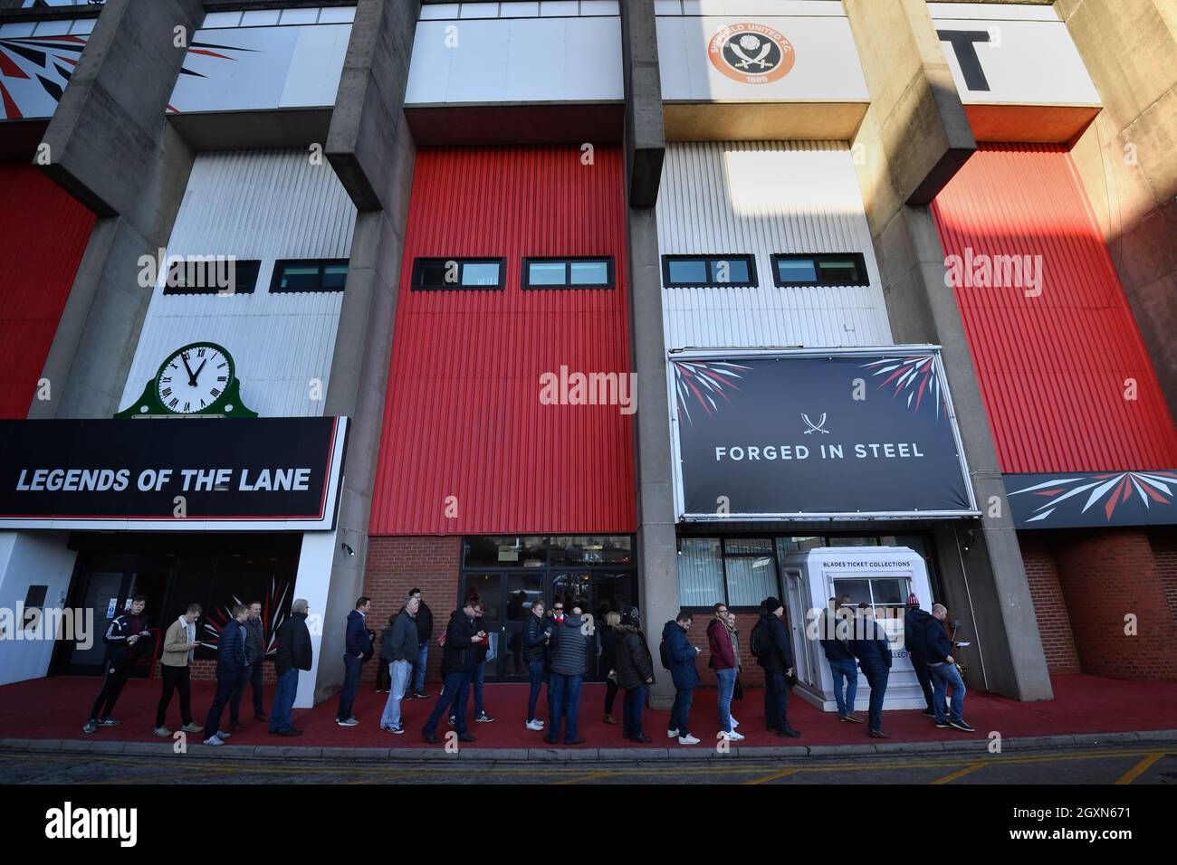Fans queue for fa cup tickets hi-res stock photography and images - Alamy