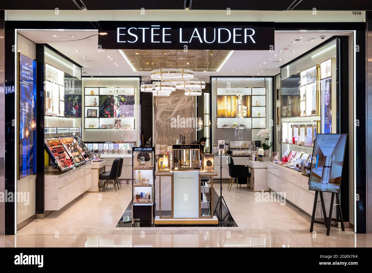 759 Estée Lauder Companies Stock Photos, High-Res Pictures, and Images -  Getty Images