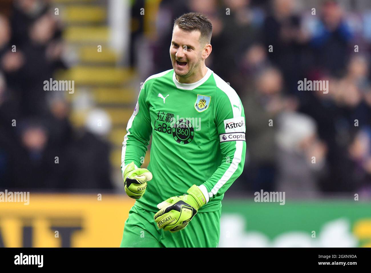 Burnley goalkeeper Thomas Heaton celebrates Stock Photo - Alamy