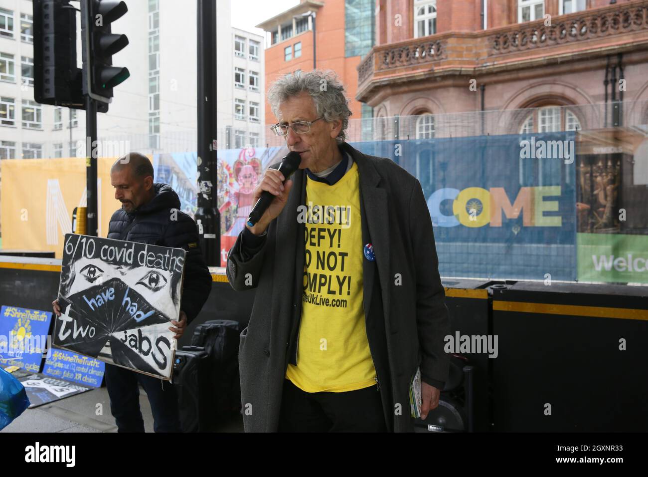 Manchester, UK. 5th October, 2021. Anti vaxer and conspiracy theorist, Piers Corbyn outside the Tory Party Conference..   Manchester, UK. Credit: Barbara Cook/Alamy Live News Stock Photo