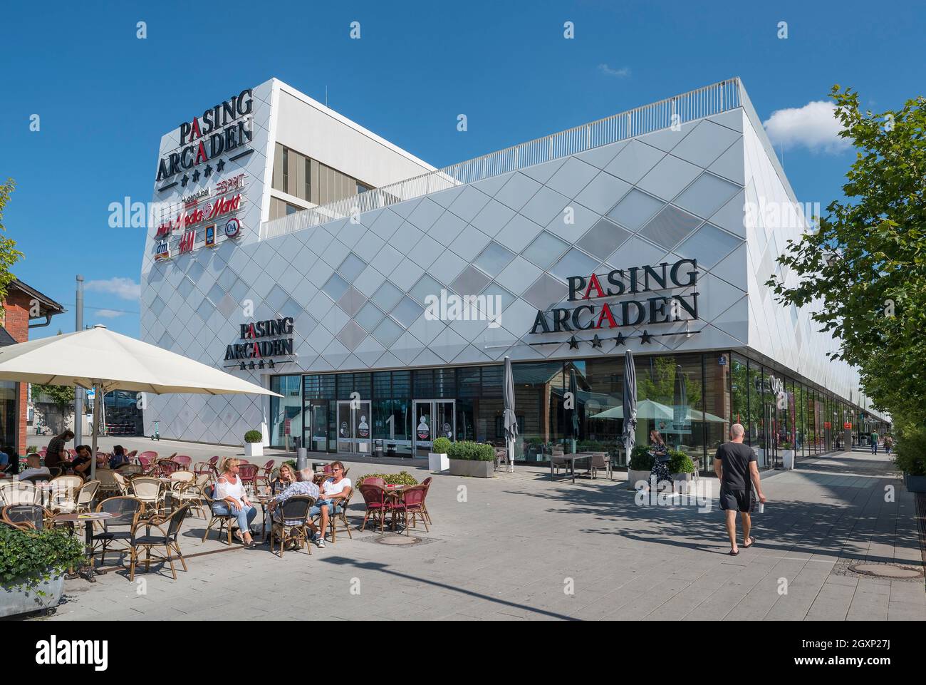 People munich hi-res stock photography and images - Alamy