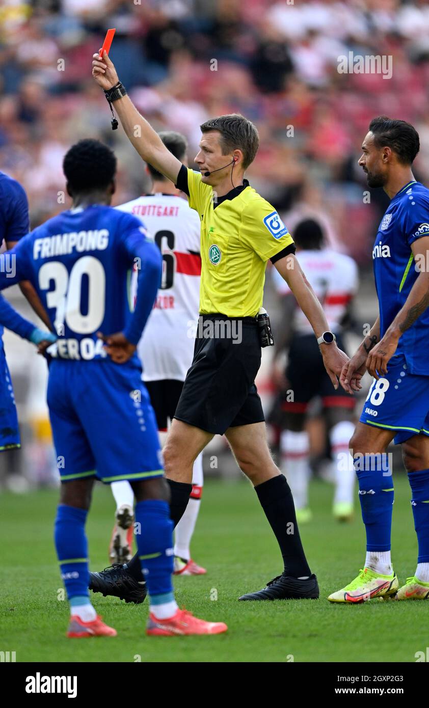 Referee Benjamin Cortus reaches into right hip pocket and pulls out red card, red, sending off, Mercedes-Benz Arena, Stuttgart, Baden-Wuerttemberg Stock Photo