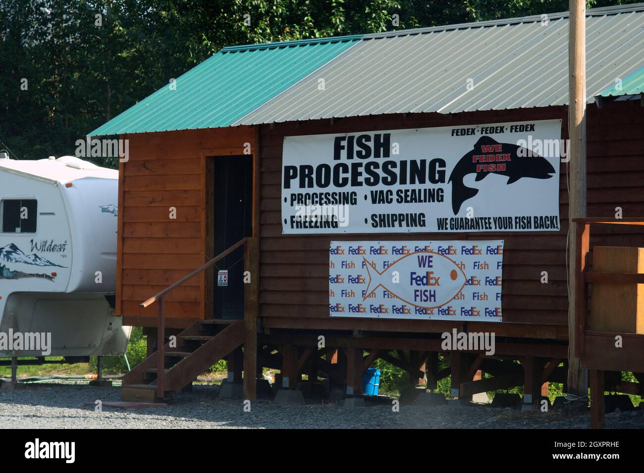 Cabin used for packing freshly caught salmon, Cooper Landing, Kenai Peninsula, Alaska, USA Stock Photo