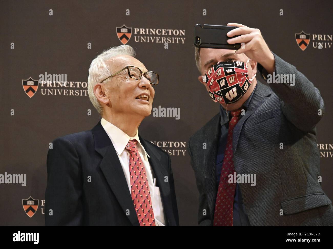 New Jersey, United States, Oct. 5, 2021. Syukuro Manabe (L), Japanese ...